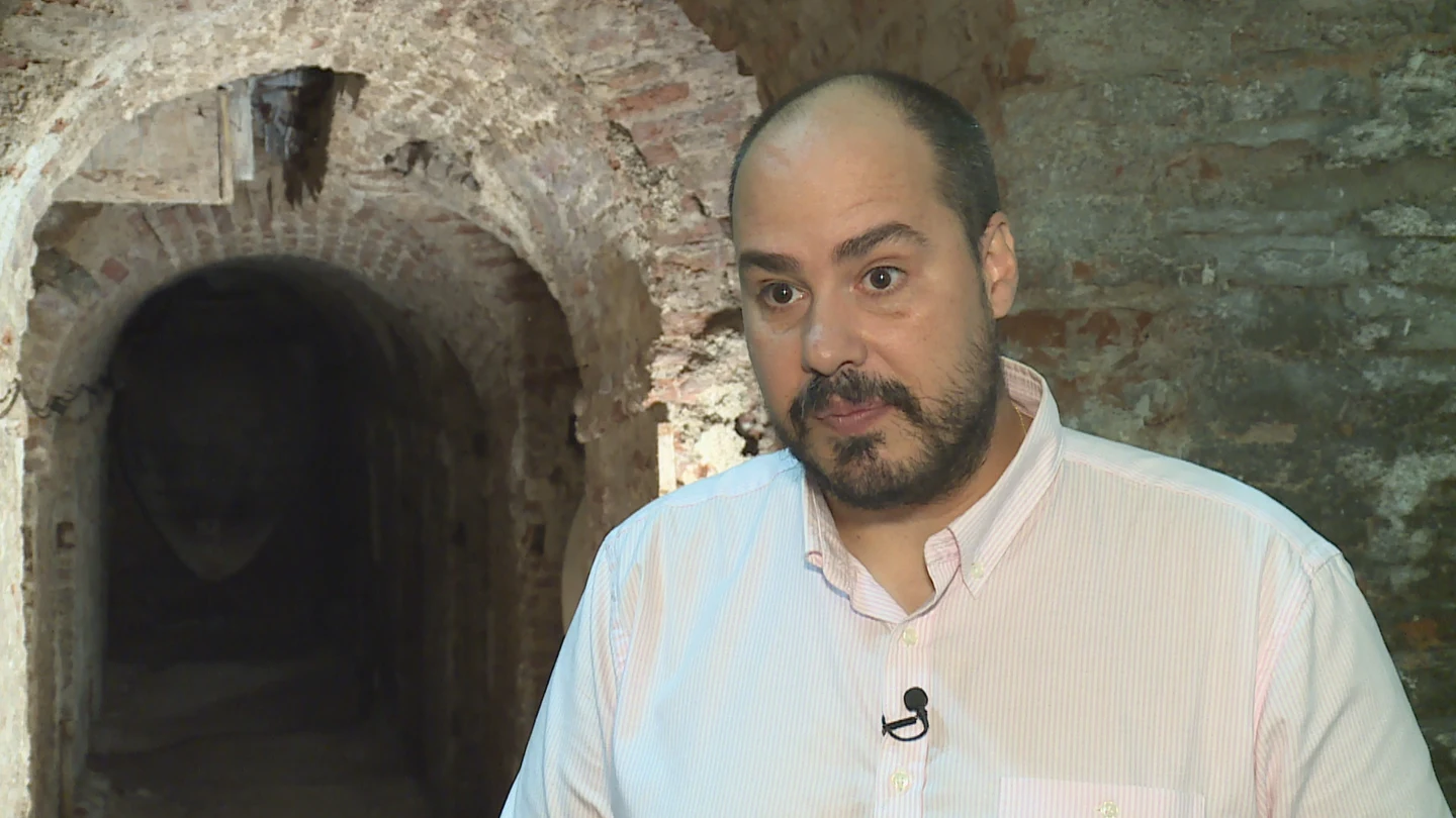 Antonio Pampliega en las cuevas de Mejorada del Campo Antonio Pampliega