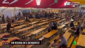 El sorprendente momento en el que centenares de jóvenes se pelean por las mesas del Oktoberfest