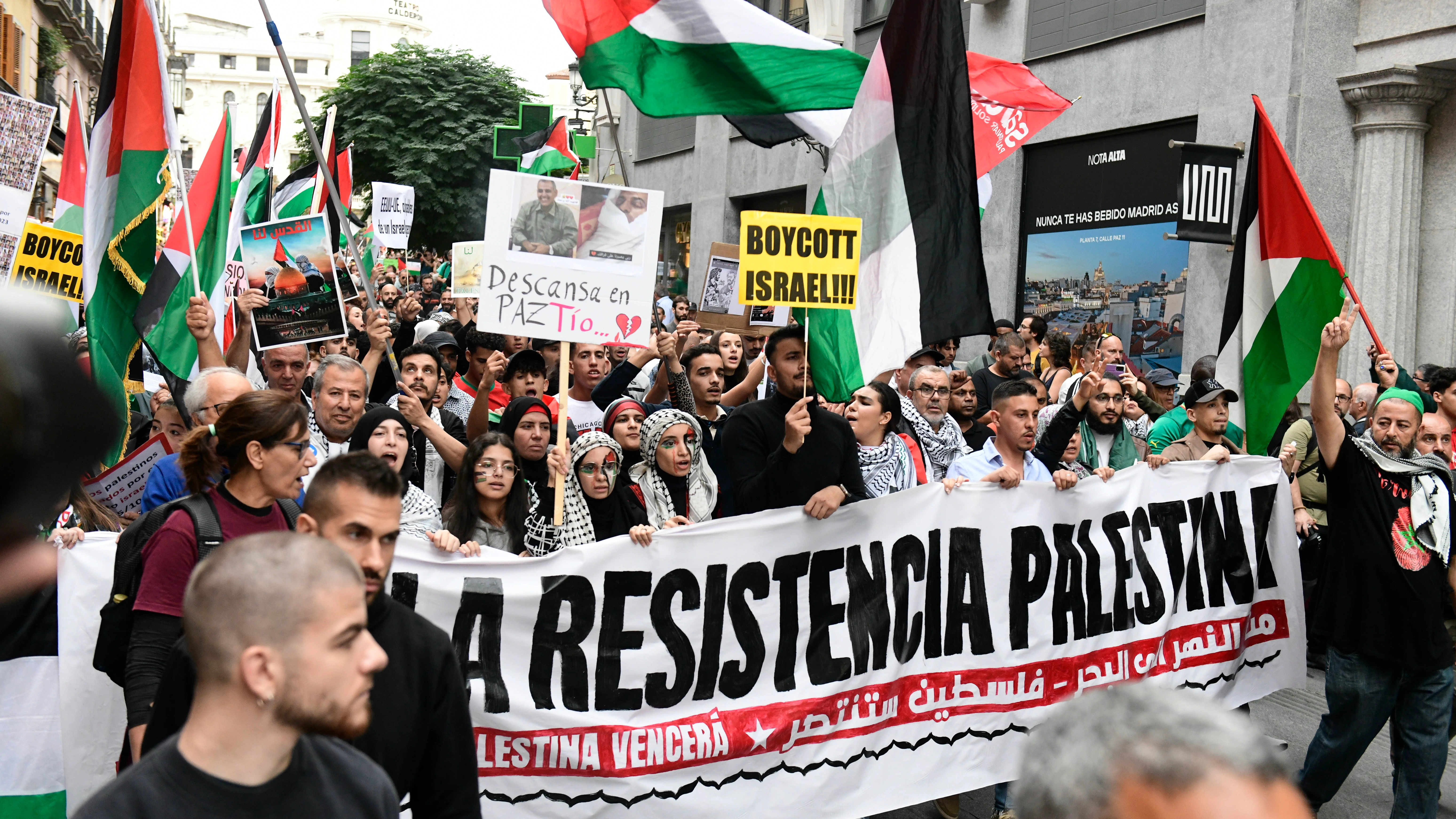 Miles de ciudadanos se manifiestan en Madrid al grito de "Palestina Libertad"