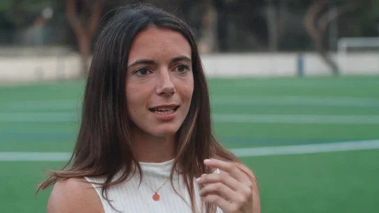 Aitana Bonmatí desvela los comentarios machistas que sufría en sus inicios: "Escuchabas a padres diciendo 'cómo te regatea una niña'" Aitana Bonmatí desvela los comentarios machistas que sufría en sus inicios: "Escuchabas a padres diciendo 'cómo te regatea una niña'"