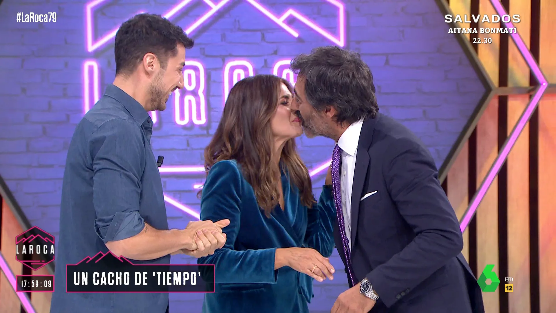 El tierno beso de Juan del Val a Nuria Roca en La Roca