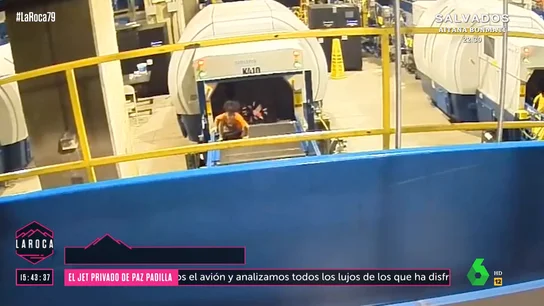 El angustioso momento en el que una cinta de maletas absorbe a un niño El angustioso momento en el que una cinta de maletas absorbe a un niño
