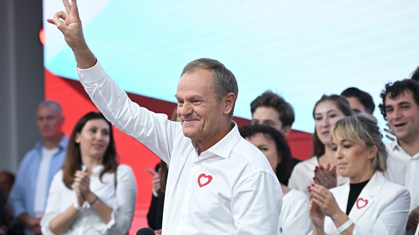 La oposición polaca proclama su victoria tras conocerse los sondeos a pie de urna La oposición polaca proclama su victoria tras conocerse los sondeos a pie de urna