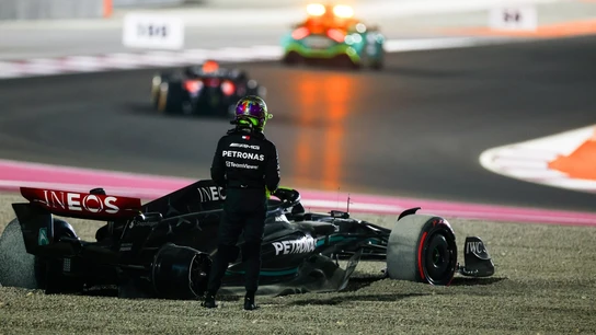 Lewis Hamilton, tras su accidente en Qatar Lewis Hamilton, tras su accidente en Qatar