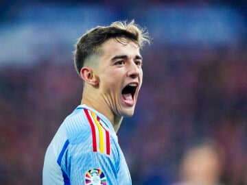 Gavi celebra un gol con España