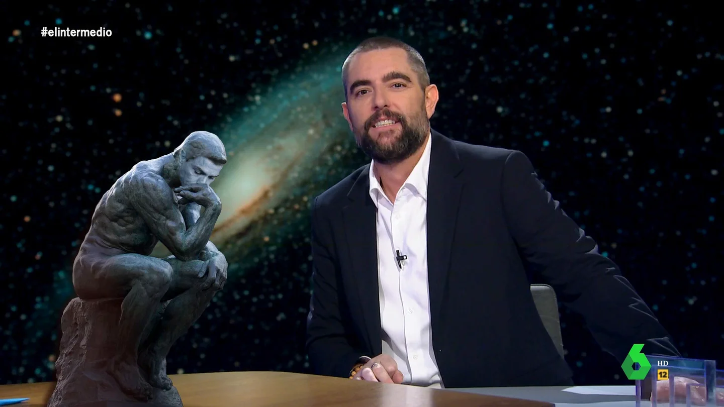 Dani Mateo, sobre los cambios de pensamiento de Sánchez: "Sus neuronas no hacen sinapsis, hacen 'twerking'" Dani Mateo, sobre los cambios de pensamiento de Sánchez: "Sus neuronas no hacen sinapsis, hacen 'twerking'"