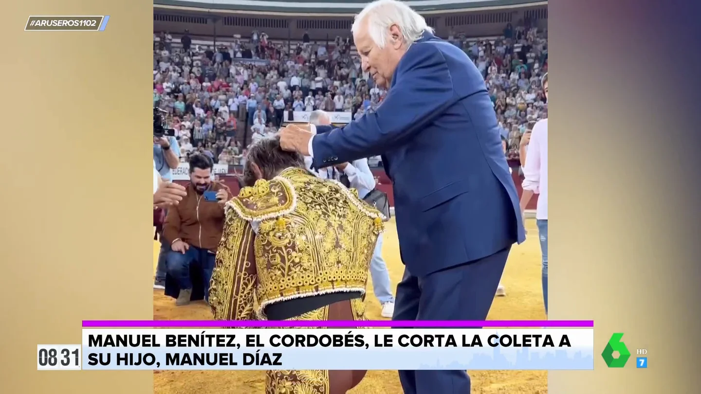 Manuel Díaz 'El Cordobés' se retira del toreo con Manuel Benítez acompañándole: "Aquí está su padre para cortarle la coleta" Manuel Díaz 'El Cordobés' se retira del toreo con Manuel Benítez acompañándole: "Aquí está su padre para cortarle la coleta"