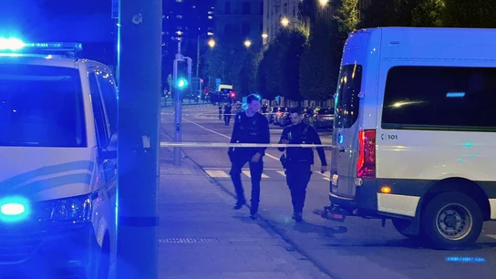 Efectivos de seguridad trabajan en la zona en la que se ha producido el ataque en Bruselas Efectivos de seguridad trabajan en la zona en la que se ha producido el ataque en Bruselas