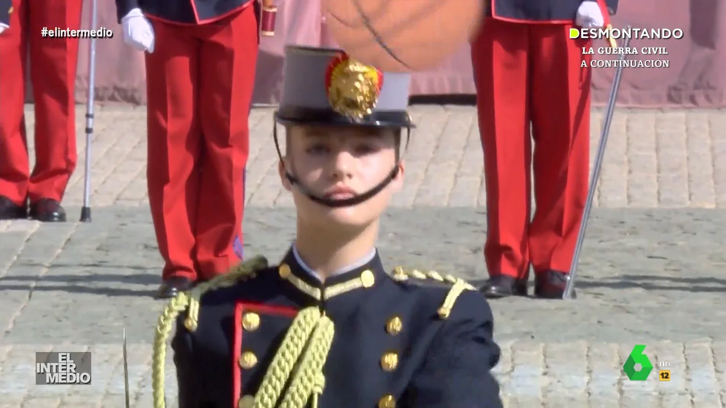 Vídeo manipulado - La princesa Leonor sorprende al ponerse a jugar al baloncesto en pleno desfile militar Vídeo manipulado - La princesa Leonor sorprende al ponerse a jugar al baloncesto en pleno desfile militar