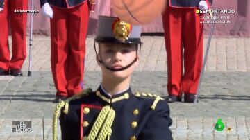 Vídeo manipulado - La princesa Leonor sorprende al ponerse a jugar al baloncesto en pleno desfile militar
