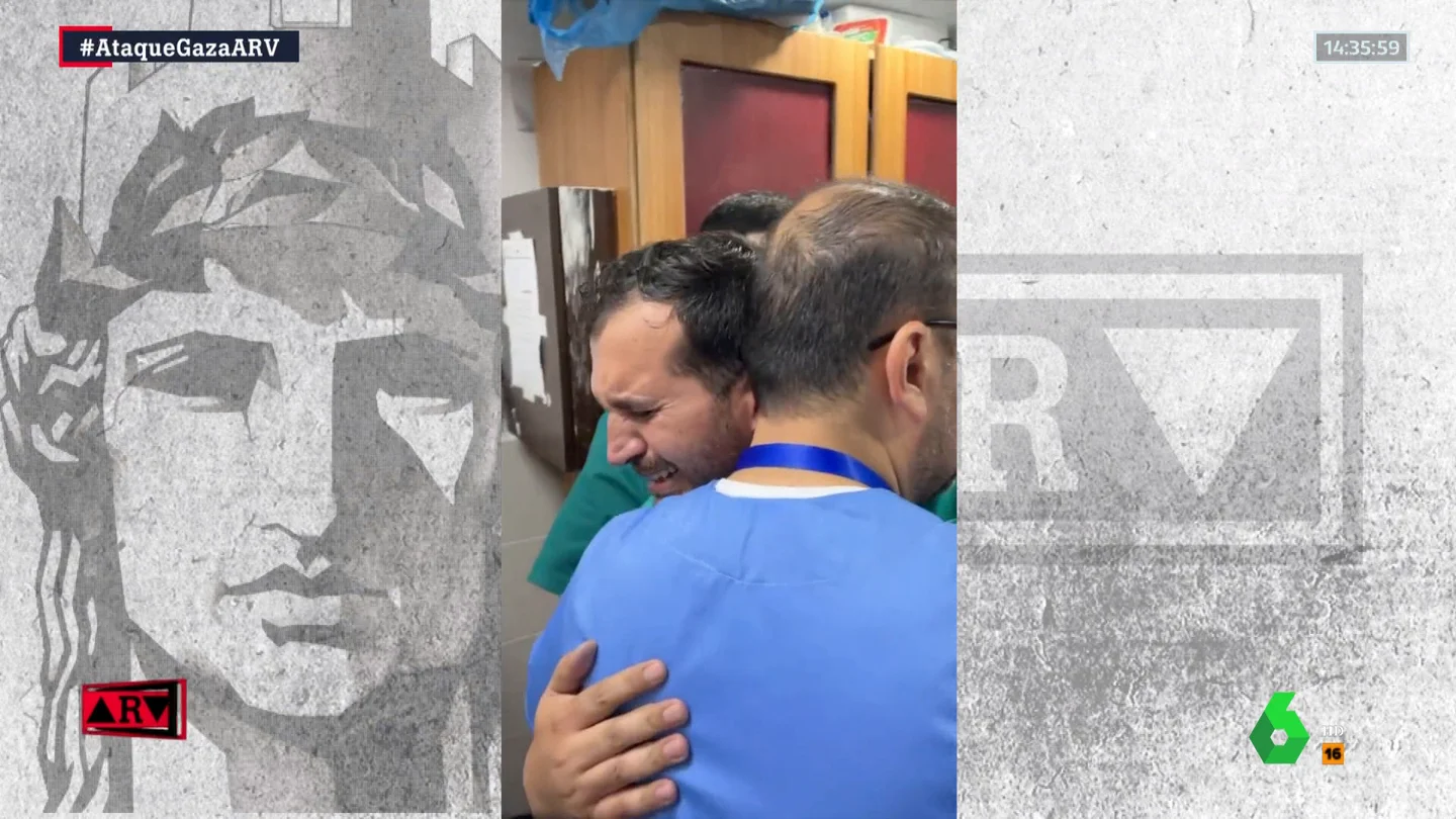 El desgarrador llanto de un médico en Gaza tras encontrarse a su padre y sus hermanos muertos El desgarrador llanto de un médico en Gaza tras encontrarse a su padre y sus hermanos muertos