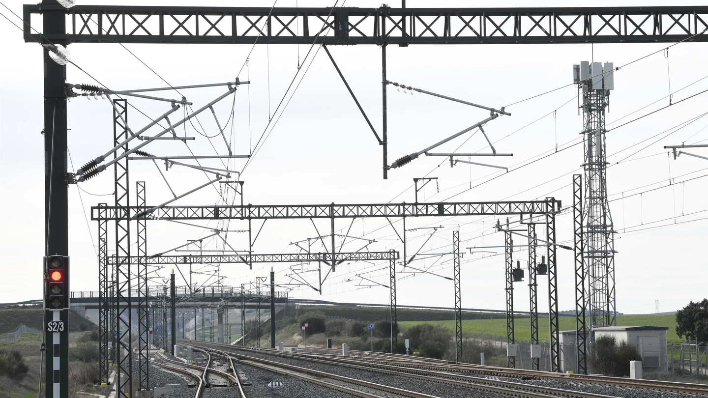 ¿Qué es una catenaria en el ámbito del ferrocarril y los trenes? ¿Qué es una catenaria en el ámbito del ferrocarril y los trenes?