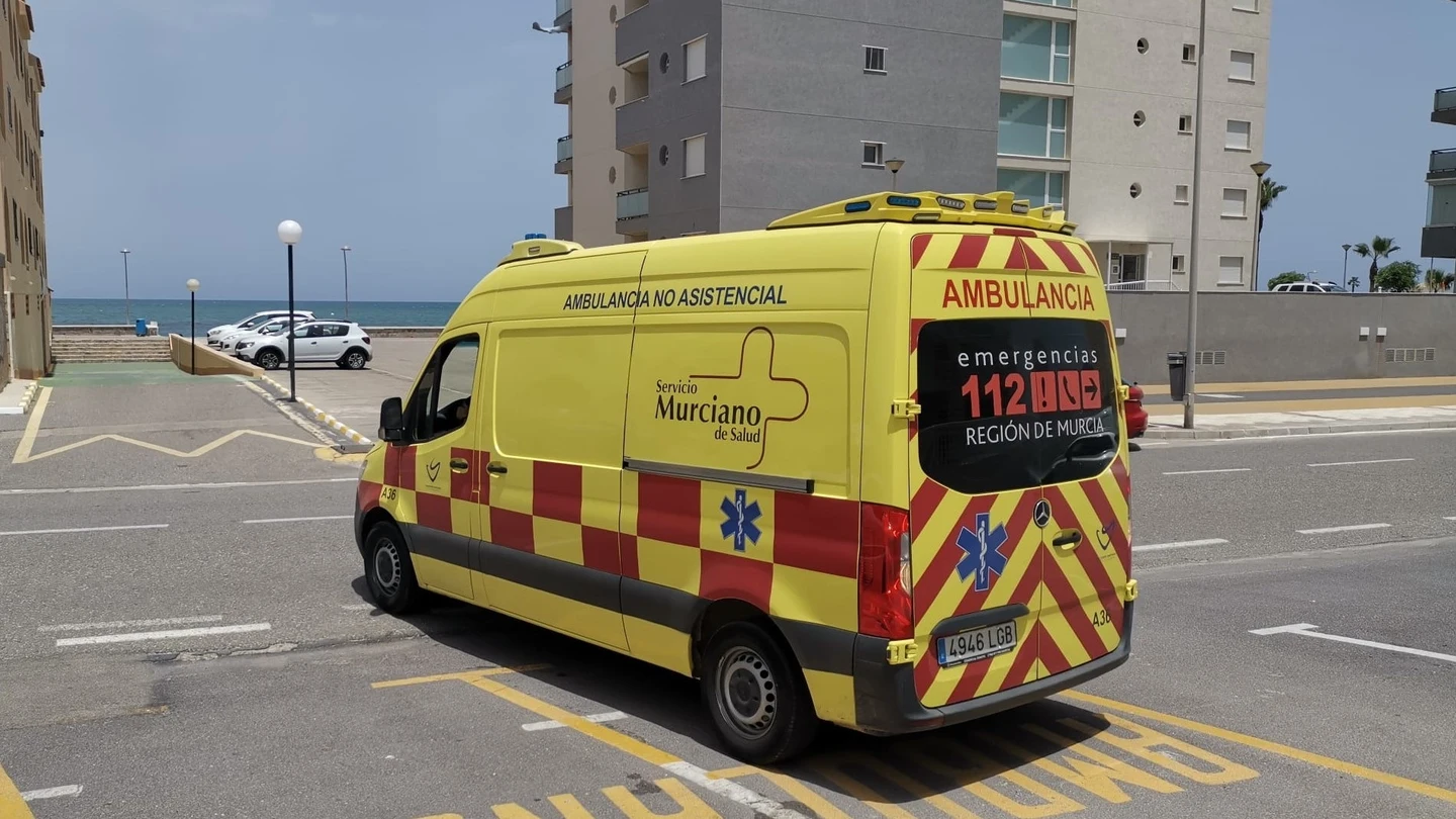 Imagen de archivo de una ambulancia en Murcia. Imagen de archivo de una ambulancia en Murcia.