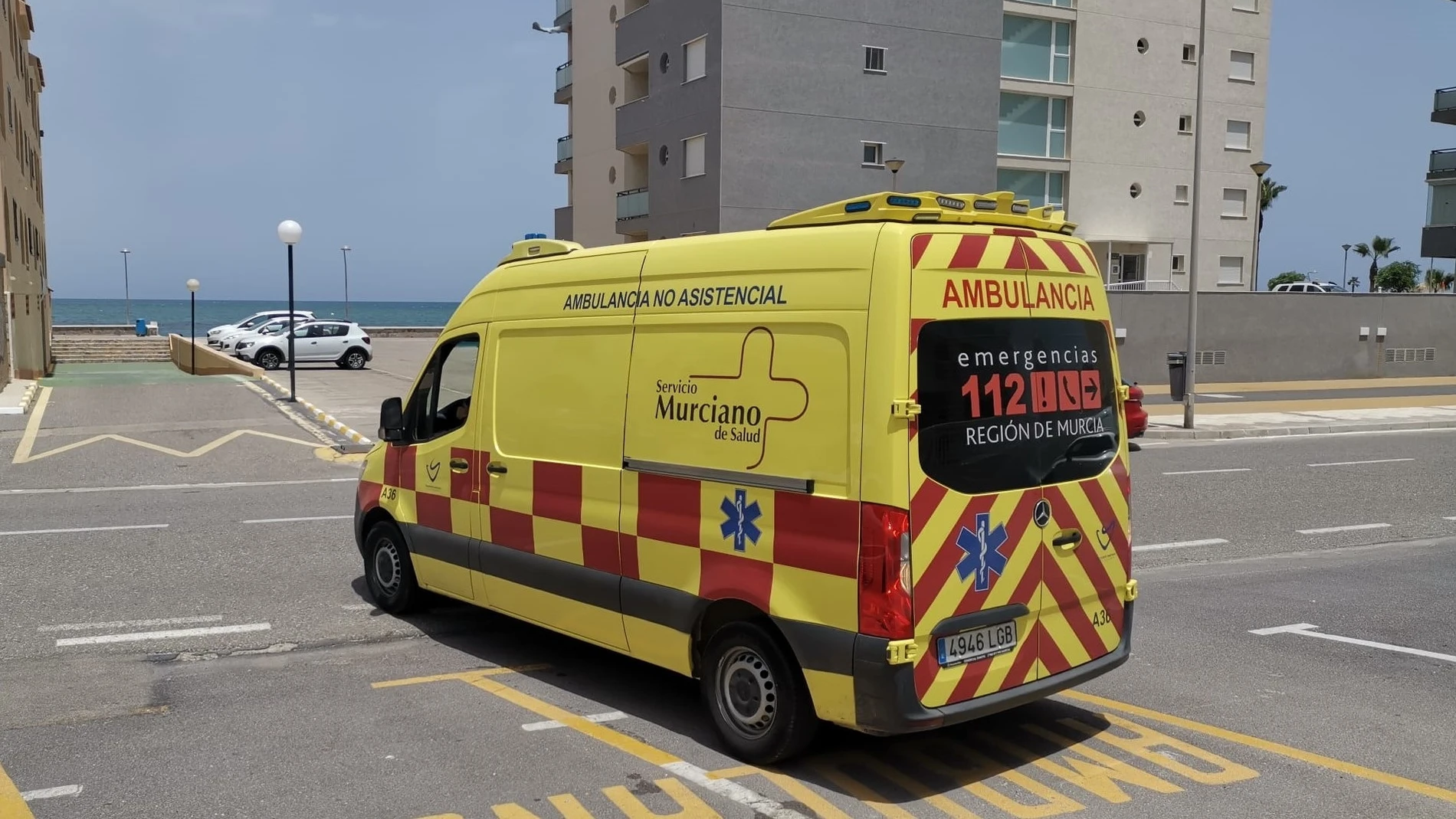 Imagen de archivo de una ambulancia en Murcia.