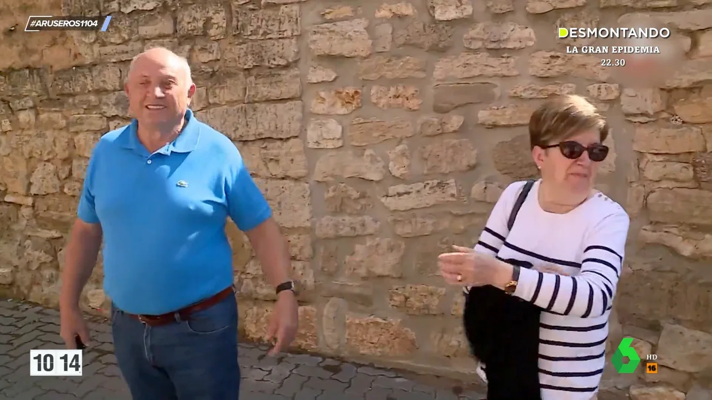 La respuesta viral de un hombre cuando le preguntan si está contento con su mujer delante de ella La respuesta viral de un hombre cuando le preguntan si está contento con su mujer delante de ella