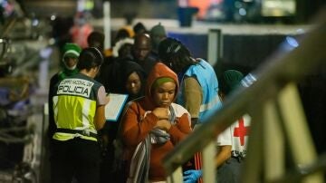 Migrantes son atendidos a su llegada a Gran Tarajal | Fuerteventura