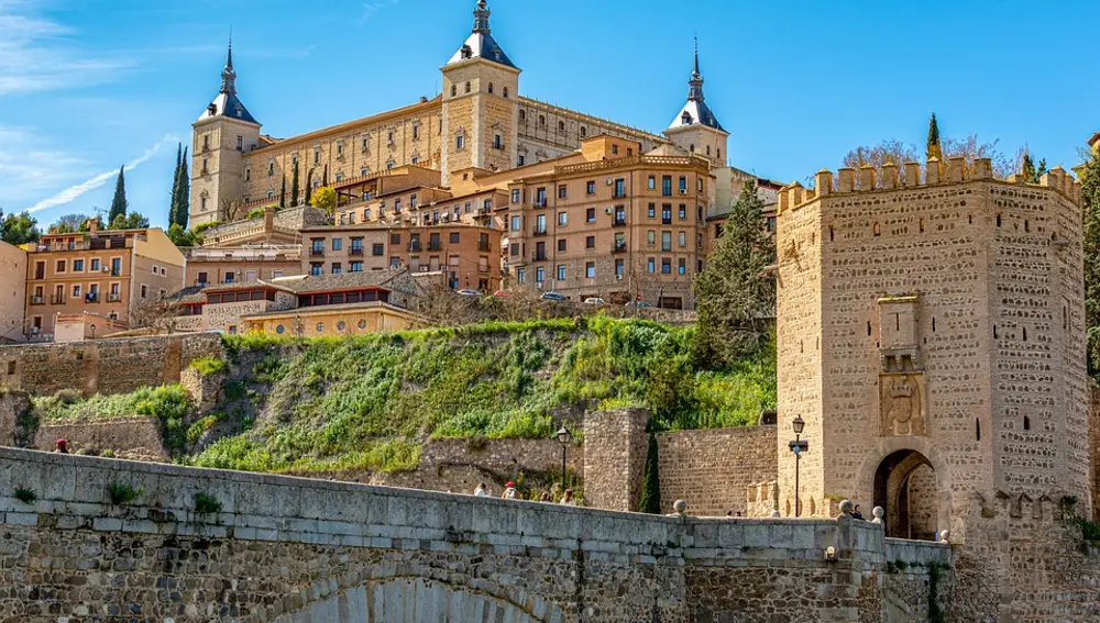 Alcázar y Puente de Alcántara. Toledo