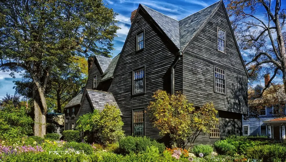 La Casa de los 7 Tejados en Salem