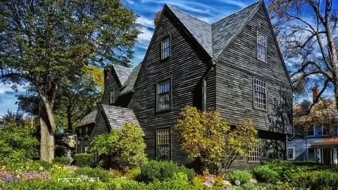 La Casa de los 7 Tejados en Salem La Casa de los 7 Tejados en Salem