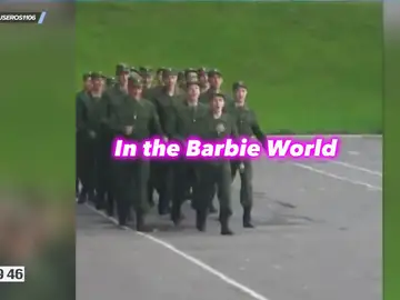 El surrealista vídeo de unos soldados cantando &#39;Barbie Girl&#39; mientras desfilan: &quot;Come on Barbie, let&#39;s go party&quot;