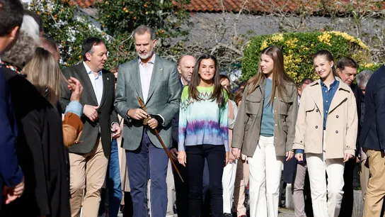 La familia real visita las tres aldeas asturianas ganadoras del premio al pueblo ejemplar La familia real visita las tres aldeas asturianas ganadoras del premio al pueblo ejemplar