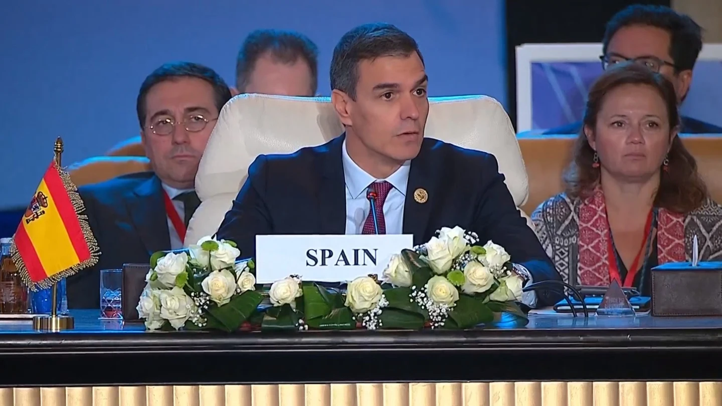 Pedro Sánchez habla en la Cumbre por la Paz celebrada en Egipto Pedro Sánchez habla en la Cumbre por la Paz celebrada en Egipto
