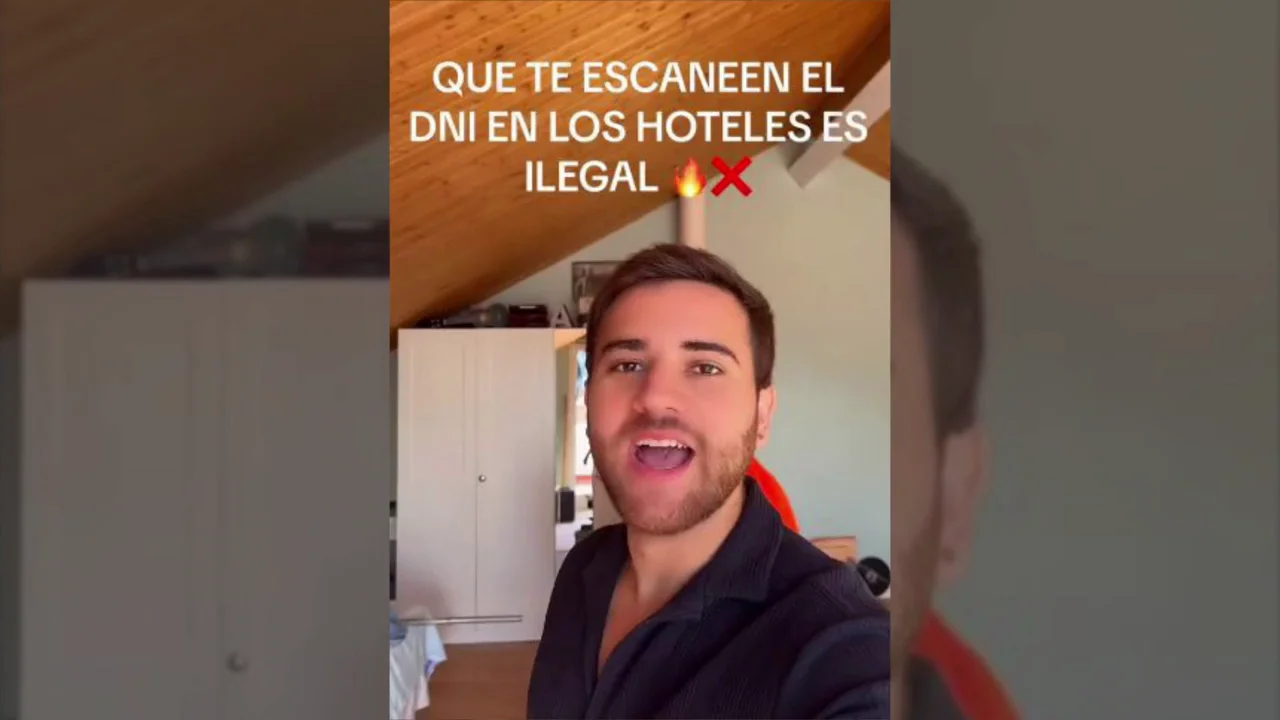 Un abogado advierte que lo que hacen en muchos hoteles con los DNI de los clientes es ilegal: "No es broma" Un abogado advierte que lo que hacen en muchos hoteles con los DNI de los clientes es ilegal: "No es broma"