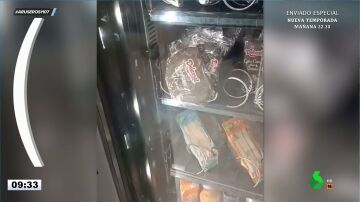 La divertida versión del vídeo viral de la palmera con una de chocolate que cae de una máquina de vending