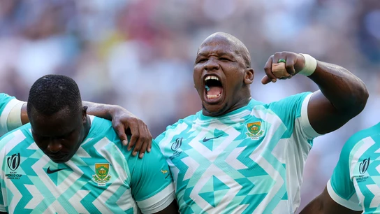 Bongi Mbonambi canta el himno de Sudáfrica Bongi Mbonambi canta el himno de Sudáfrica