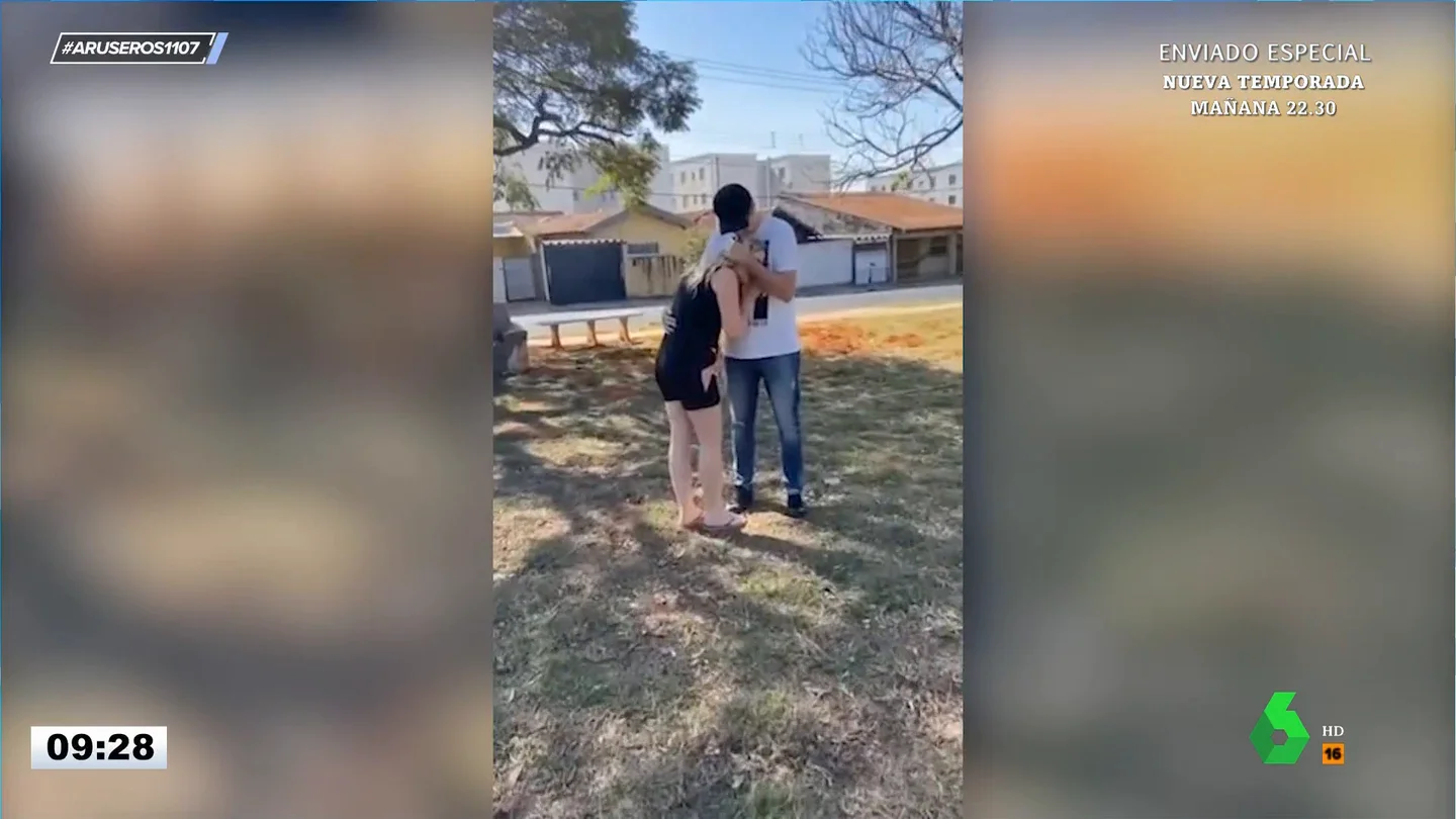 Una mujer conoce al hombre que recibió el corazón de su hijo, donante de órganos: así vuelve a escucharlo latir en otro cuerpo Una mujer conoce al hombre que recibió el corazón de su hijo, donante de órganos: así vuelve a escucharlo latir en otro cuerpo