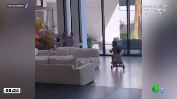Georgina Rodríguez desvela cómo es su enorme salón con un vídeo de sus hijos jugando