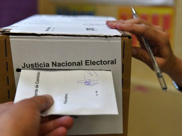 If in Argentina it is mandatory to vote… why has the participation been 77.65%?