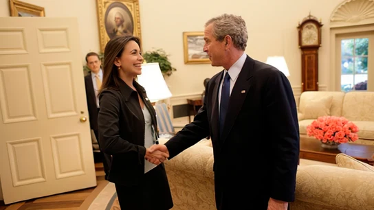 María Corina, junto a George W. Bush en la Casa Blanca en mayo de 2005 María Corina, junto a George W. Bush en la Casa Blanca en mayo de 2005