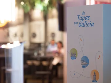 De tapas por Galicia en el Food Hall de la Galería Canalejas De tapas por Galicia en el Food Hall de la Galería Canalejas