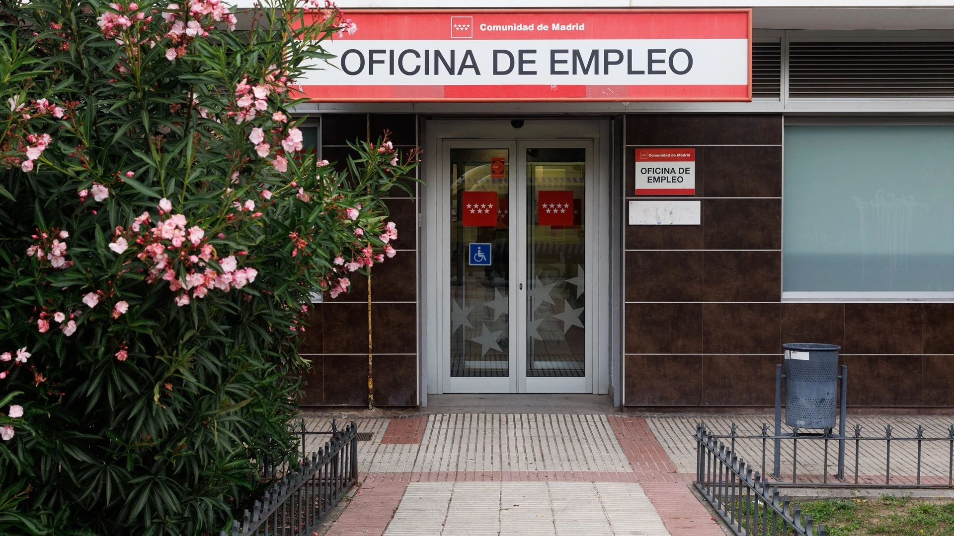 Entrada de una Oficina de Empleo en Madrid.