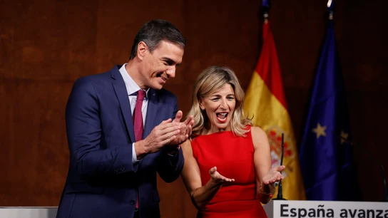 Pedro Sánchez y Yolanda Díaz, tras el anuncio del acuerdo entre PSOE y Sumar Pedro Sánchez y Yolanda Díaz, tras el anuncio del acuerdo entre PSOE y Sumar