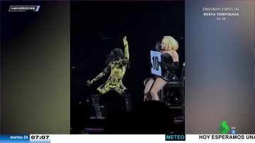 La hija pequeña de Madonna irrumpe en un concierto de su madre y derrocha arte sobre el escenario: así hace 'voguing'