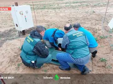 Imágenes en exclusiva: la Guardia Civil sella los pozos clandestinos de la Casa de Alba en Doñana