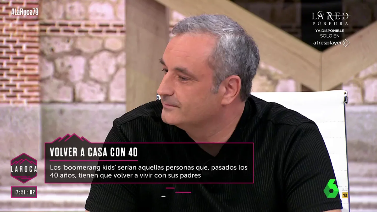La dramática situación de Óscar, trabajador de 40 años que ha vuelto a la casa de sus padres y duerme en el salón La dramática situación de Óscar, trabajador de 40 años que ha vuelto a la casa de sus padres y duerme en el salón