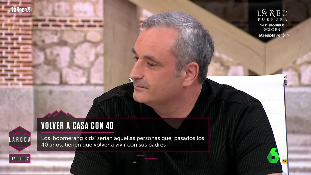 La dramática situación de Óscar, trabajador de 40 años que ha vuelto a la casa de sus padres y duerme en el salón