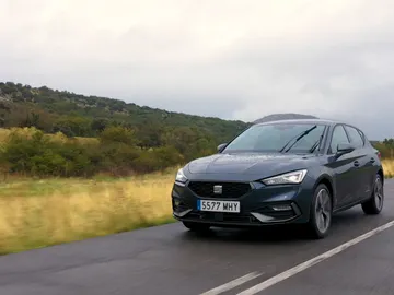 Prueba del Seat León e-Hybrid: el rey de los desplazamientos en modo eléctrico por la jungla del asfalto Prueba del Seat León e-Hybrid: el rey de los desplazamientos en modo eléctrico por la jungla del asfalto