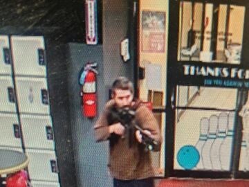 At least 22 dead and more than 50 injured in three shootings in Maine (USA) perpetrated by the same shooter who is still on the run