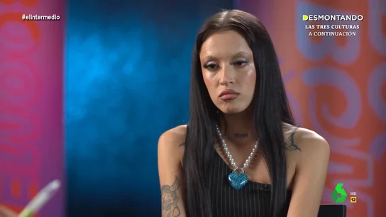 Alba Moreno recuerda el desagradable episodio con un experto en agujeros negros "Siempre he sentido que tenía que demostrar el doble que mis compañeros", explica Alba Moreno, conocida tiktoker por sus vídeos sobre física, que en este vídeo comparte con Thais Villas hasta dónde llega su pasión por este tema, hasta emocionarse.