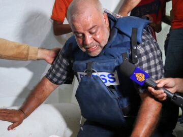 An Al Jazeera journalist loses his entire family in an Israeli bombing in Gaza