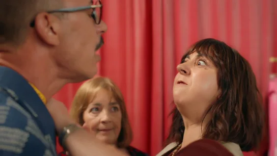 Pepa Carranza y Lucía ('Deudas') le sonsacan a Jimmy quién era la amante de su marido Carlos Alberto Pepa Carranza y Lucía ('Deudas') le sonsacan a Jimmy quién era la amante de su marido Carlos Alberto