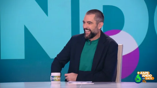 Dani Mateo aplaude el peinado de Torito por ser 'corporativo' de laSexta: "Te lo has peinado a la izquierda" Dani Mateo aplaude el peinado de Torito por ser 'corporativo' de laSexta: "Te lo has peinado a la izquierda"