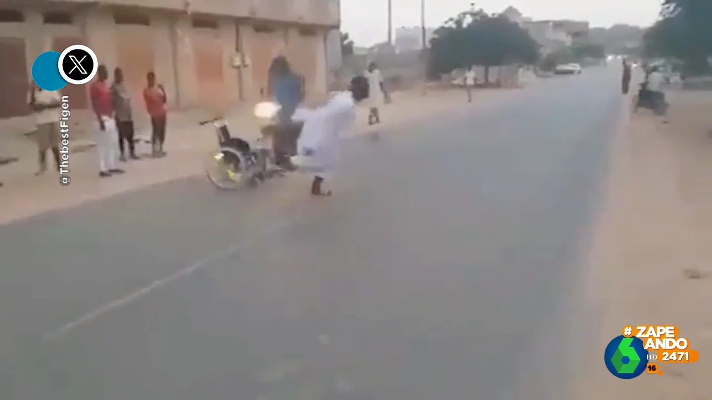 ¿Milagro exprés?: así se levanta un hombre de su silla de ruedas y echa a correr ¿Milagro exprés?: así se levanta un hombre de su silla de ruedas y echa a correr