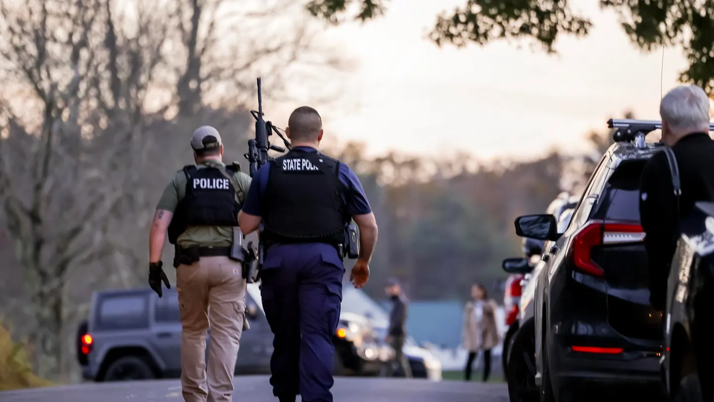 Caza al hombre en EEUU: buscan al tirador que ha matado a al menos 18 personas en Lewiston, EEUU Caza al hombre en EEUU: buscan al tirador que ha matado a al menos 18 personas en Lewiston, EEUU