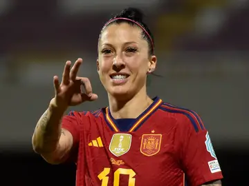 Jenni Hermoso celebra un gol con España