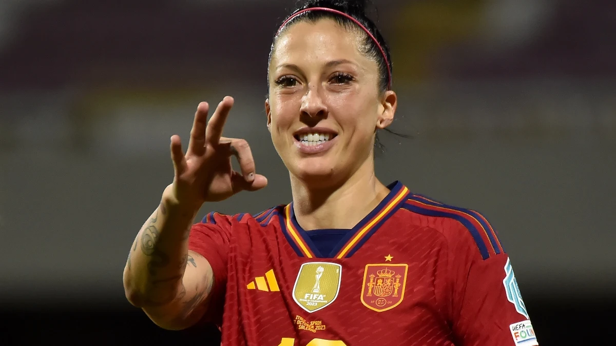 Jenni Hermoso celebra un gol con España